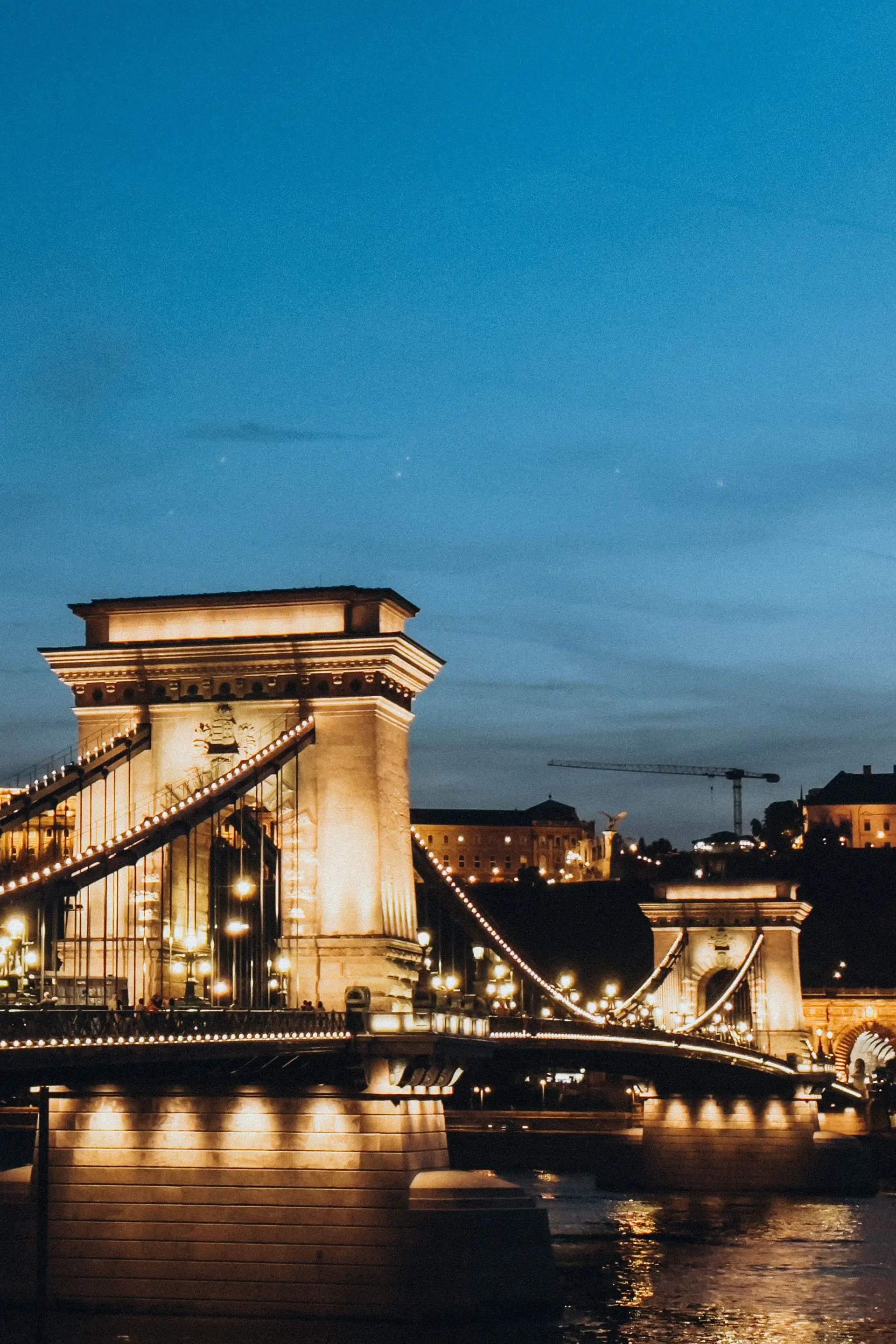 Szechenyi lánchíd szürkületben