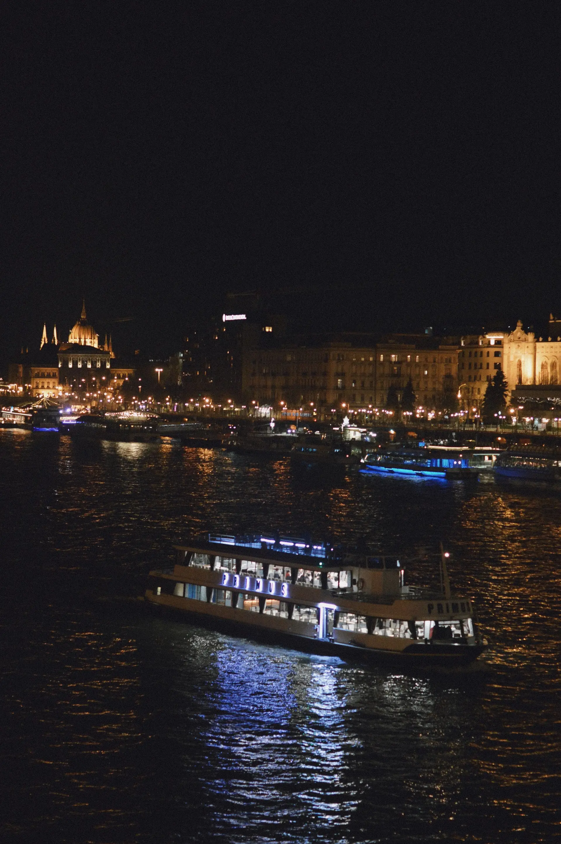 Budapest Duna-part éjjel
