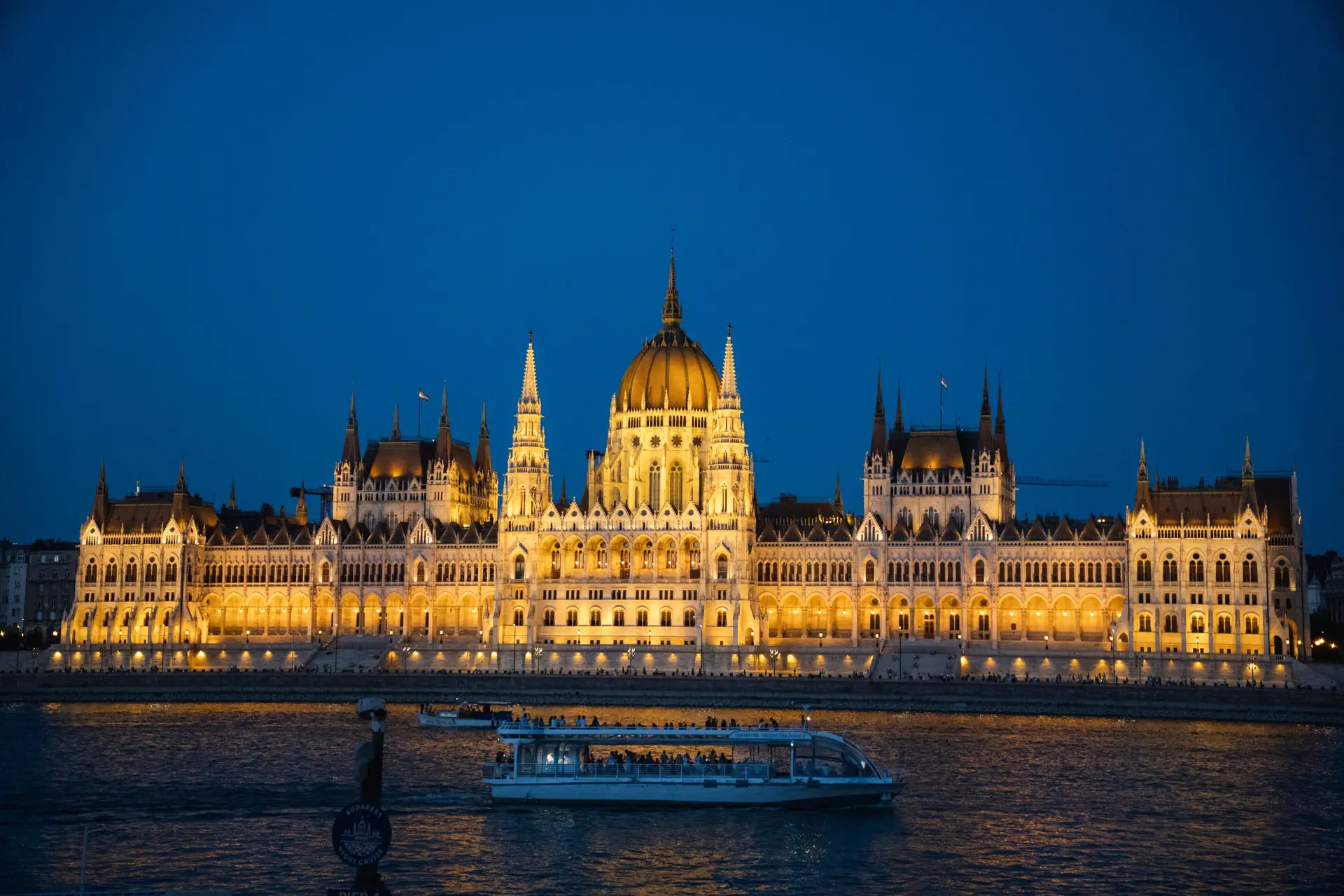 Parlament tükröződés