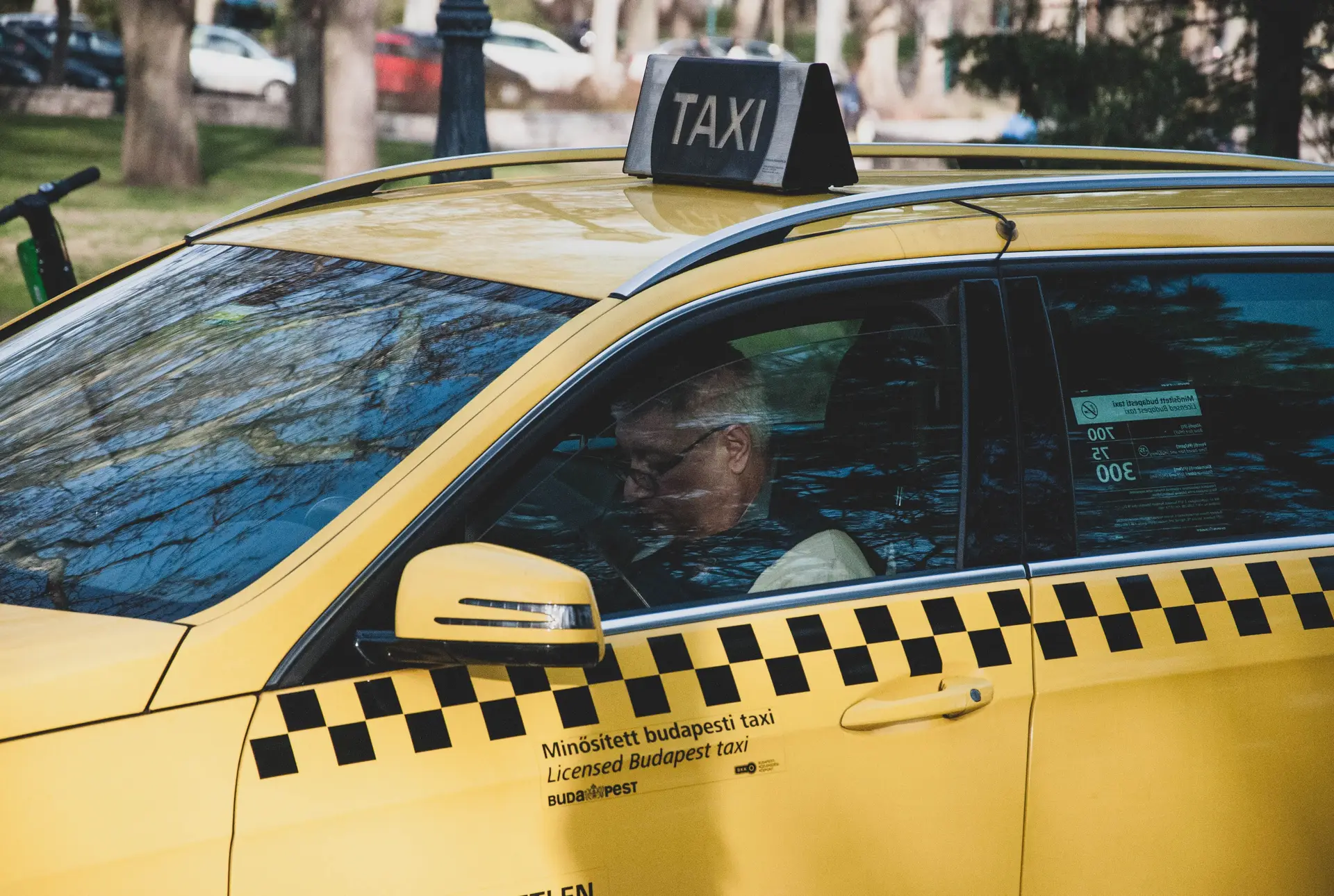 Autóval és Taxival